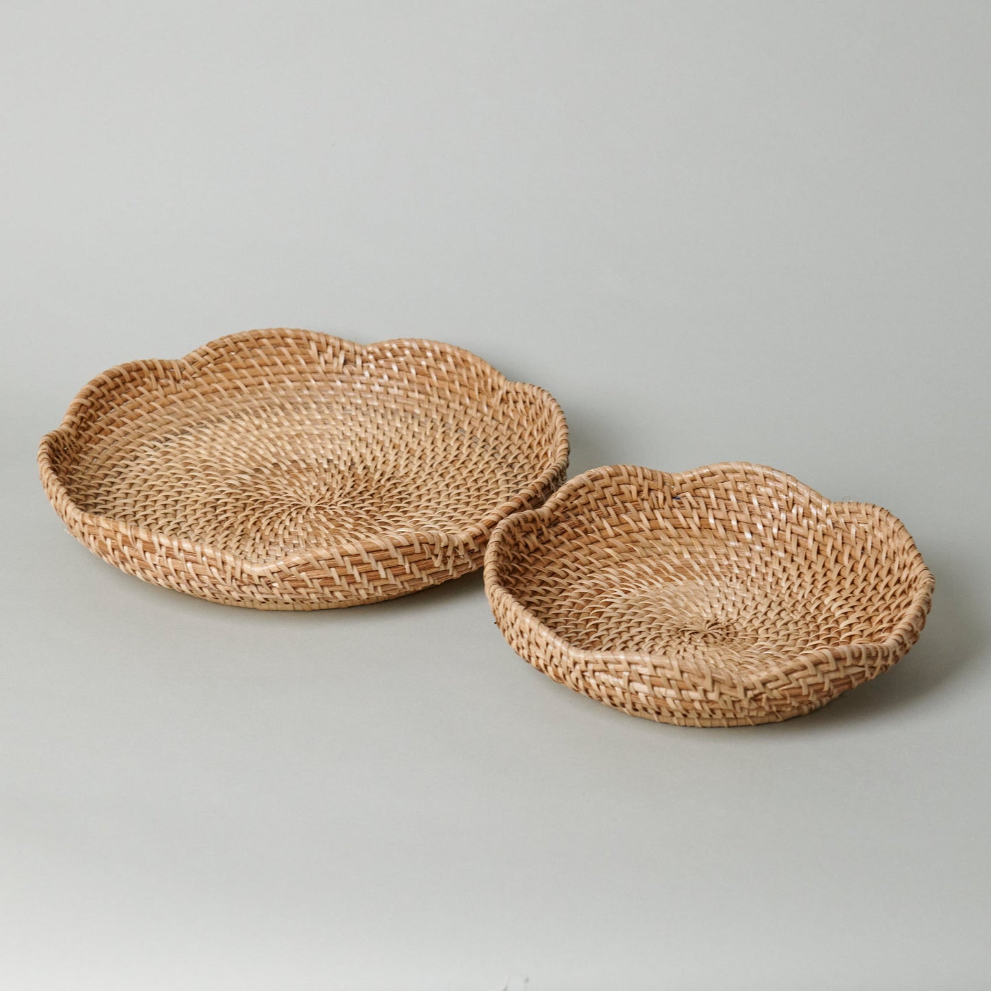 Round Rattan Scalloped Tray 13”