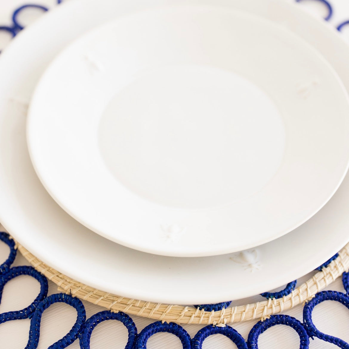 BEE DESSERT PLATE, WHITE
