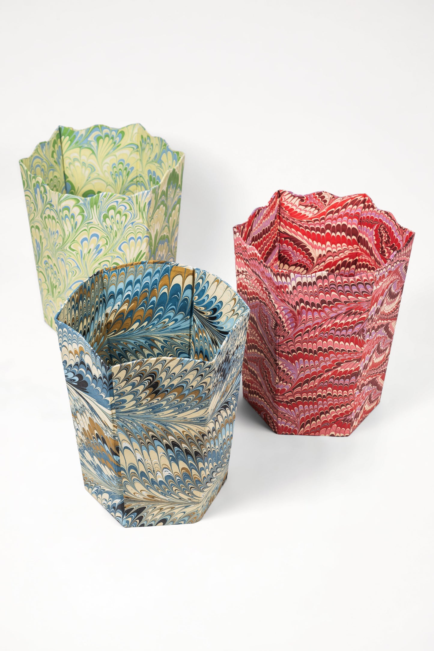 Hand-Marbled Scallop Waste Bin / Storage Bin in Nila Feathers
