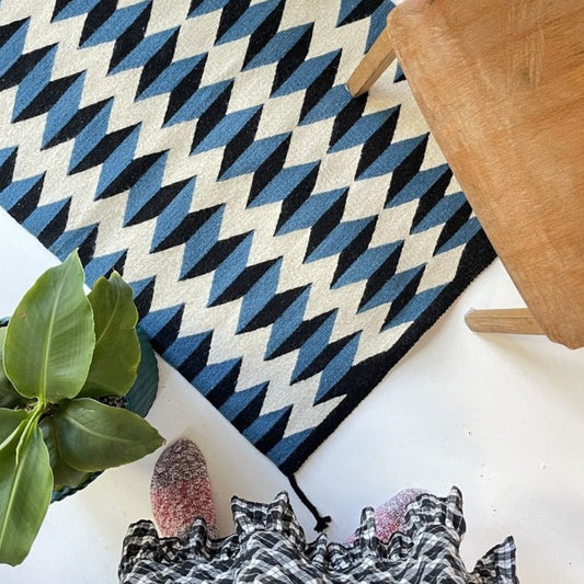 Teo Rug in Blue/Black