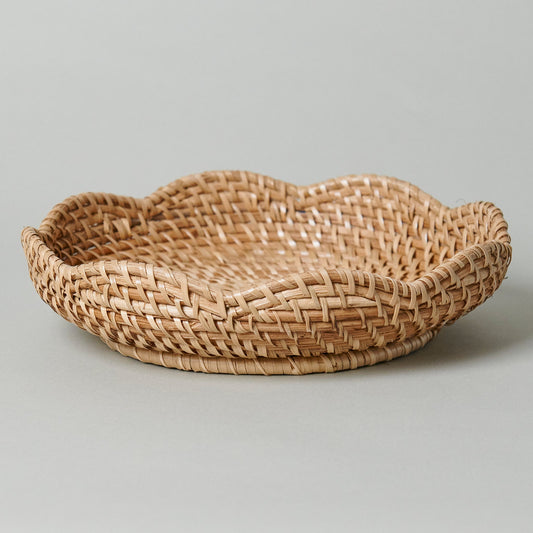 Round Rattan Scalloped Tray 10”