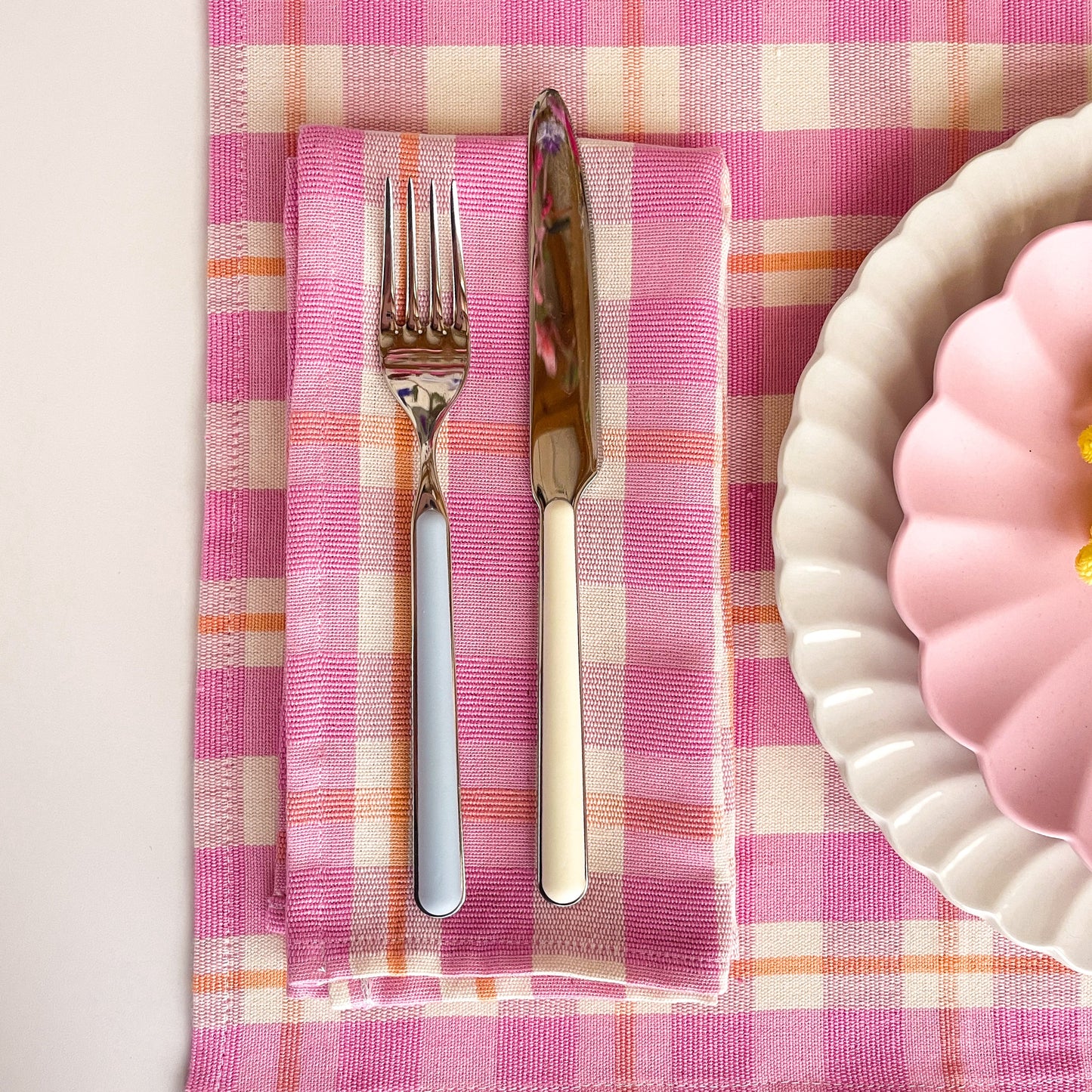 Abigail Plaid Dinner Napkin in Bubblegum