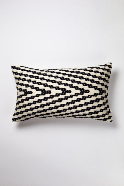 Backordered: Almolonga Zig Zag Pillow - Black and White