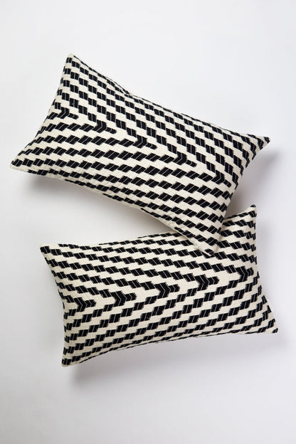 Backordered: Almolonga Zig Zag Pillow - Black and White