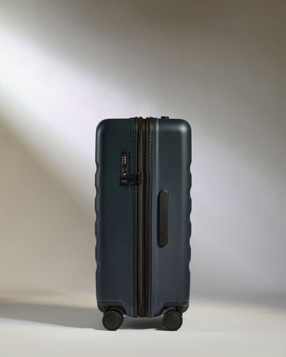 Medium Luggage in Indigo Blue - Icon Stripe