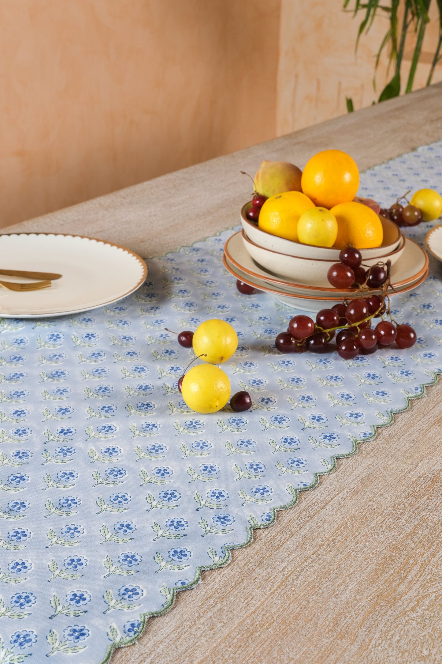 Mona Scallop Embroidered Blockprint Tablerunner in Blue