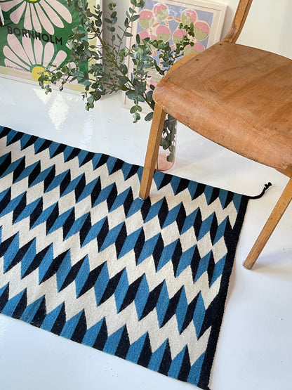 Teo Rug in Blue/Black