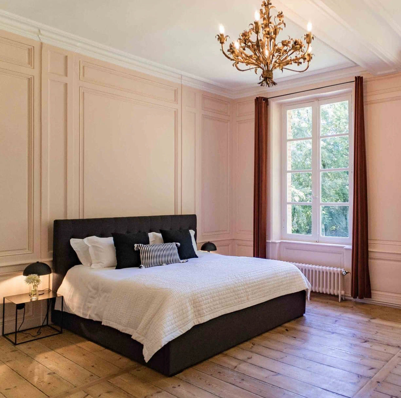 Antigua Pillow - Black and Natural Ivory