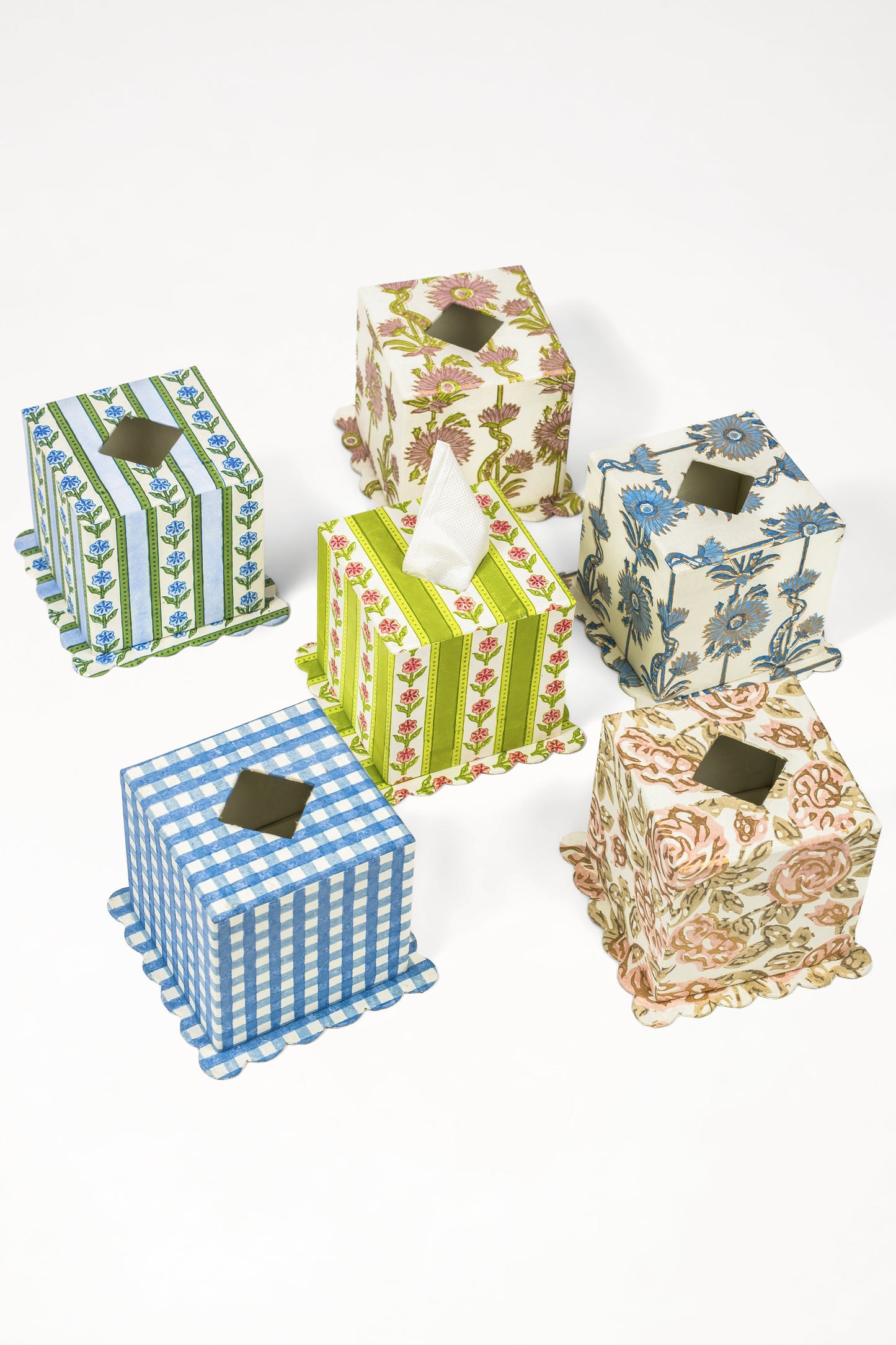 Blockprint Scallop Tissue Box Cover in Rose Garden