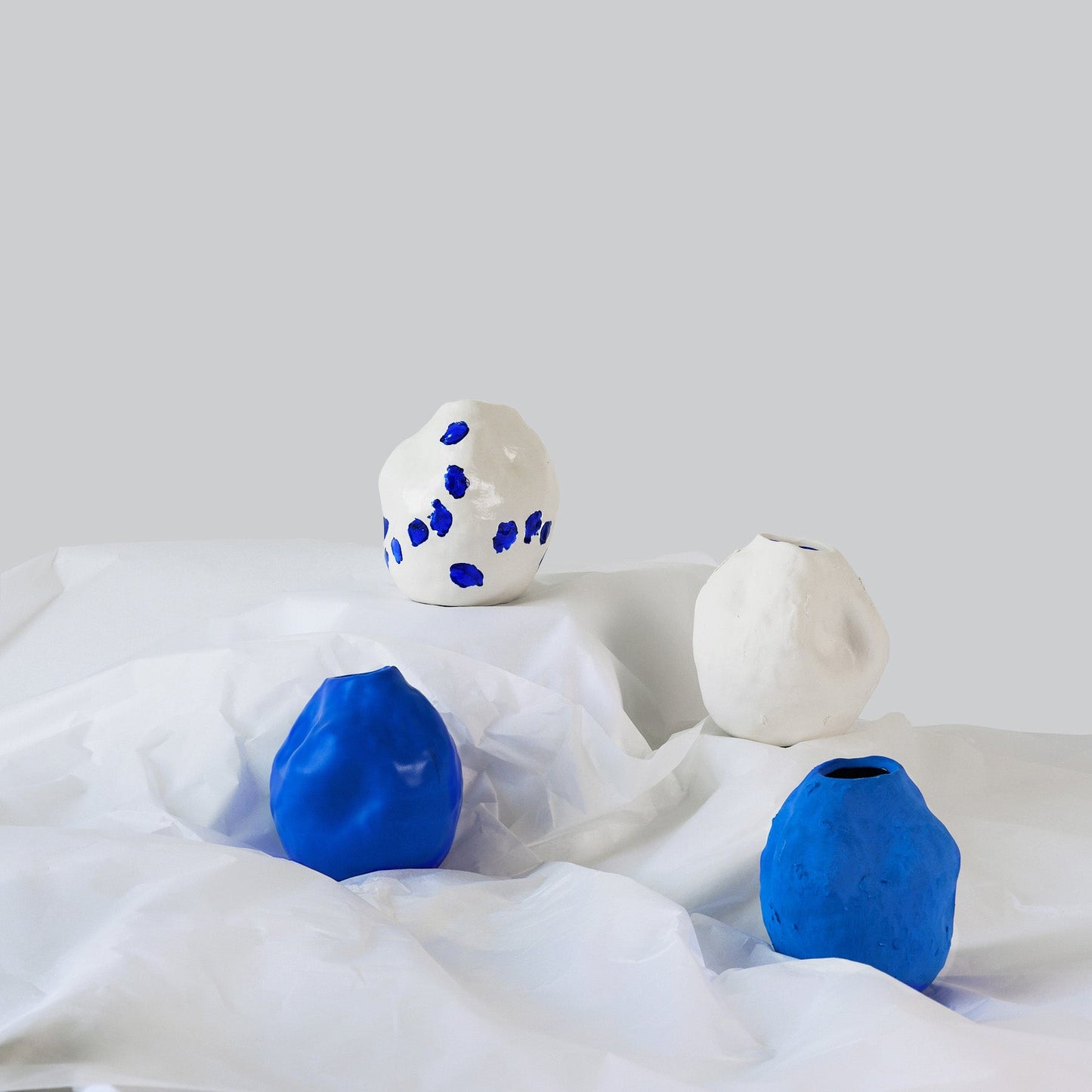 Kara Vase White