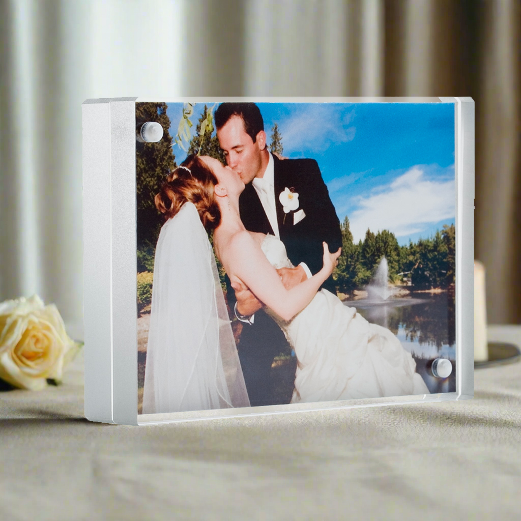 Color Edge Magnet Frame in Silver